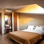 Atrium Hotel *